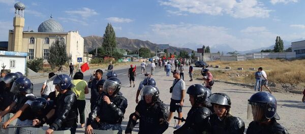 Штурм дома Атамбаева в селе Кой-Таш. День второй - Sputnik Кыргызстан