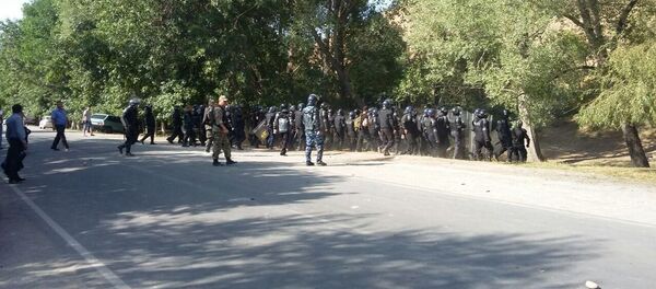 Штурм дома Атамбаева в селе Кой-Таш - Sputnik Кыргызстан