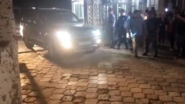 Задержанного Атамбаева доставили в МВД — видео - Sputnik Кыргызстан