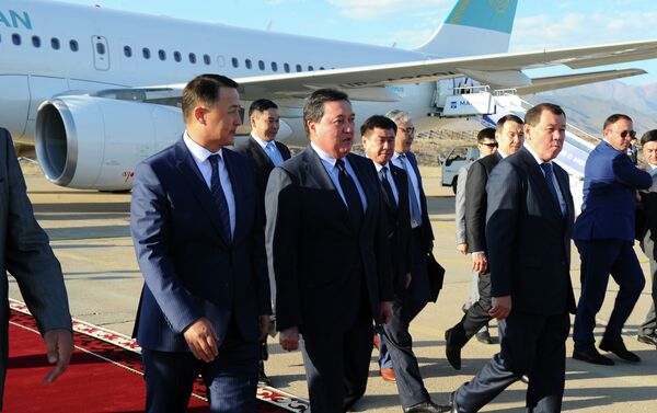 Премьер-министры Беларуси и Казахстана — Сергей Румас, Аскар Мамин, прибыли с рабочим визитом в Кыргызстан - Sputnik Кыргызстан