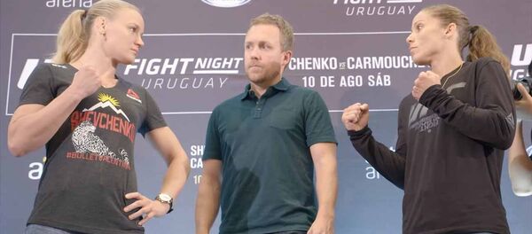 Шевченко встретилась на дуэли взглядов с той, кто хочет отобрать ее пояс. Видео - Sputnik Кыргызстан