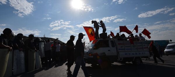 Атамбаевдин Кой-Таштагы үйүндөгү атайын операция Атамбаевдин Кой-Таштагы үйүндөгү атайын операция - Sputnik Кыргызстан