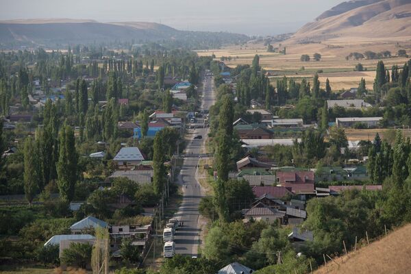 Штурм дома Алмазбека Атамбаева в селе Кой-Таш - Sputnik Кыргызстан