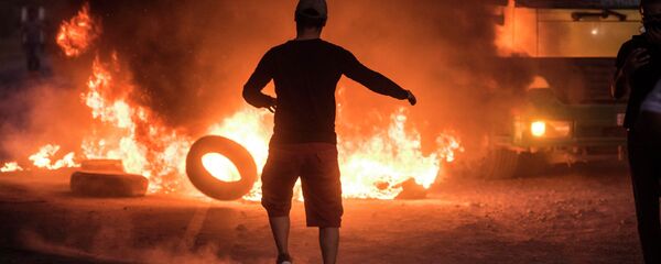 Штурм дома Алмазбека Атамбаева в селе Кой-Таш - Sputnik Кыргызстан