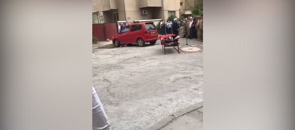 Похороны замглавы спецназа ГКНБ, погибшего в ходе штурма. Видео - Sputnik Кыргызстан