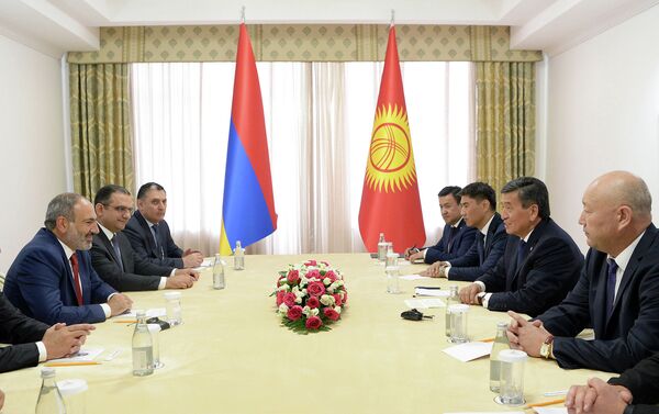 Президент КР Сооронбай Жээнбеков встретился с премьер-министром Армении Николом Пашиняном - Sputnik Кыргызстан