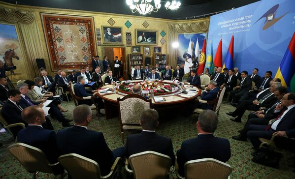 Премьер-министр РФ Д. Медведев принял участие в заседании Евразийского межправительственного совета стран ЕАЭС - Sputnik Кыргызстан