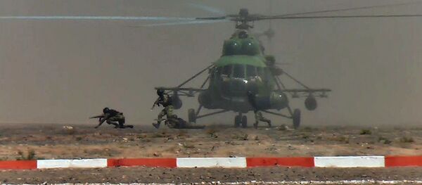 Летали самолеты и вертолеты — видео учений ОДКБ на Иссык-Куле - Sputnik Кыргызстан