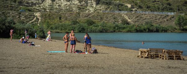 Пляж в городе Каракол - Sputnik Кыргызстан