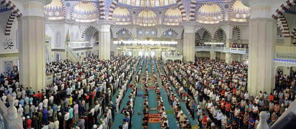 Айт намаз в честь Курман айта в Бишкеке. Архивное фото - Sputnik Кыргызстан
