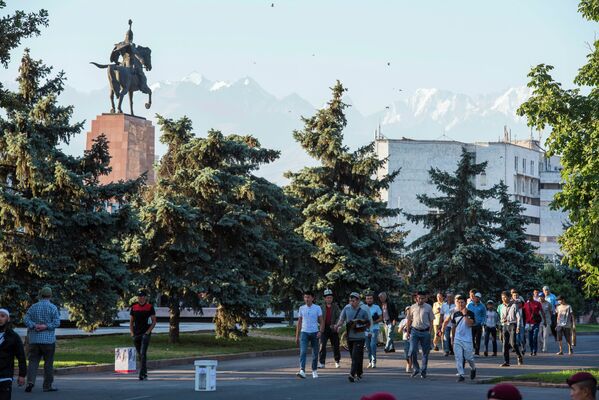 Праздничный намаз в честь Курман айта в Бишкеке - Sputnik Кыргызстан