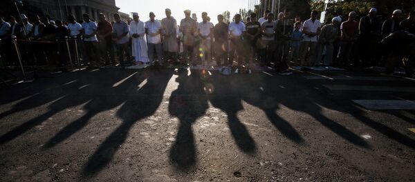 Праздничный намаз в честь Курман айта в Бишкеке - Sputnik Кыргызстан