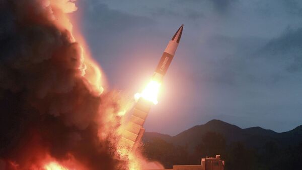 Түндүк Корея баллистикалык ракетасын сыноо. Архив - Sputnik Кыргызстан