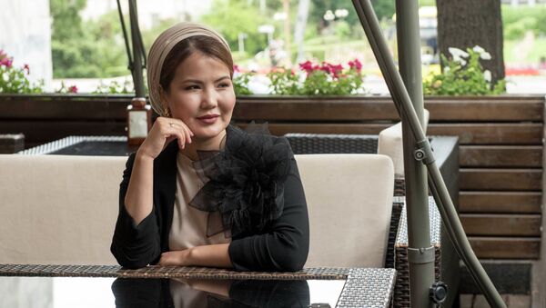 Бизнесвумен Айканыш Акматова во время интервью - Sputnik Кыргызстан