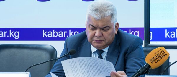 Председатель Государственного комитета национальной безопасности Орозбек Опумбаев на пресс-конференции о ситуации с задержанием бывшего президента Алмазбека Атамбаева - Sputnik Кыргызстан