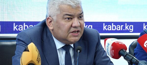 Опумбаев операциянын планын Атамбаевге кимдер жеткирип турганын айтты. Видео - Sputnik Кыргызстан