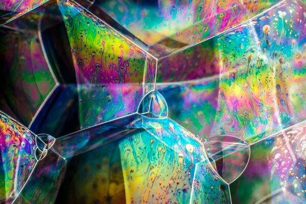 Снимок мыльных пузырей фотографа Kym Cox, попавший в шортилст конкурса научной фотографии Royal Photographic Society 2019 - Sputnik Кыргызстан
