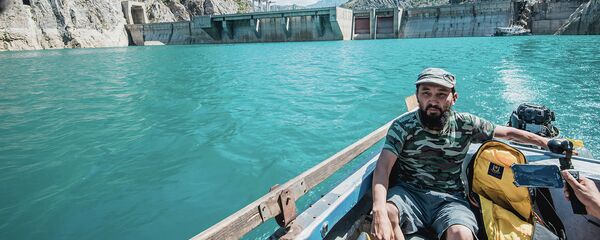 Катер менен 6 чакырым жүрүп жеткен Токтобек-Сай айылы. Видео Катер менен 6 чакырым жүрүп жеткен Токтобек-Сай айылы. Видео - Sputnik Кыргызстан