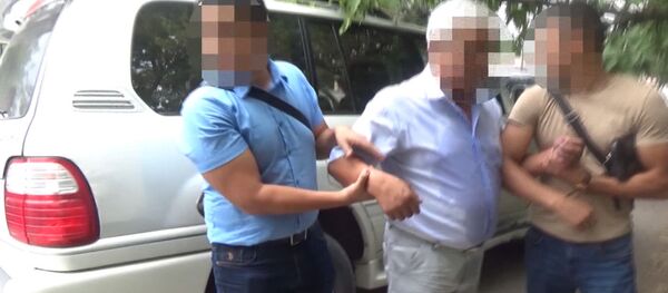 Видео задержания помощника прокурора Токмока с 3 тысячами долларов - Sputnik Кыргызстан