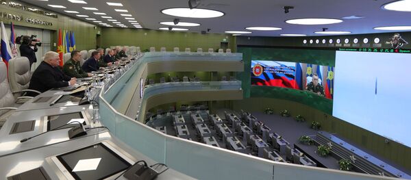 Президент РФ В. Путин посетил Национальный центр управления обороной РФ - Sputnik Кыргызстан