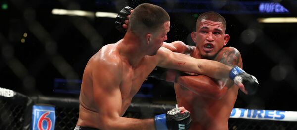 UFC 241 в Анахайме. Энтони Петтис и Нейт Диас - Sputnik Кыргызстан