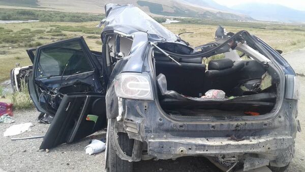 Последствия ДТП с участием трех авто в Суусамырской долине - Sputnik Кыргызстан