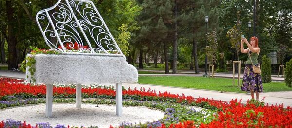  Борбордогу Театралдык сквери оңдолуп-түзөлүп жаткандыгын шаардык муниципалитеттен кабарлашты - Sputnik Кыргызстан