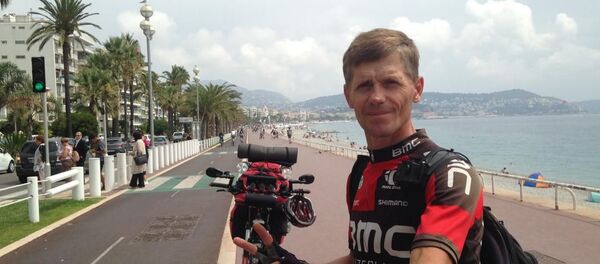 Путешественник из Кыргызстана Сергей Прядко, который добрался до Парижа на велосипеде - Sputnik Кыргызстан