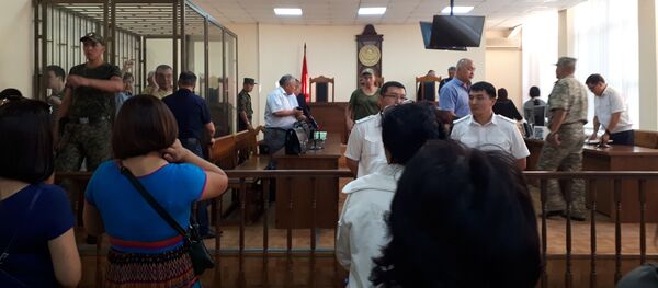  Бүгүн Бишкек шаардык сотунда Бишкек ТЭЦин модернизациялоо боюнча козголгон кылмыш иштин алкагында кармалган аткаминерлердин баш коргоо чарасын өзгөртүү боюнча сот отуруму болду - Sputnik Кыргызстан