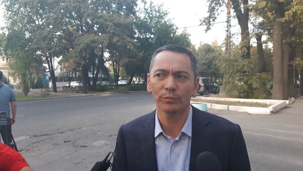 Экс-депутат ЖК Омурбек Бабанов отвечает на вопросы журналистов после допроса в ГКНБ - Sputnik Кыргызстан