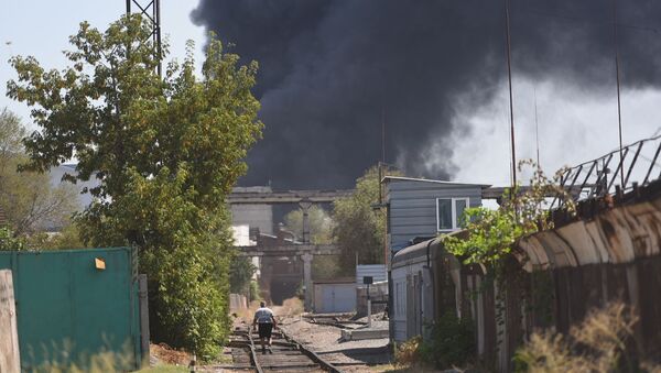 На месте крупного пожара на складе бытовой техники в западной части Бишкека - Sputnik Кыргызстан