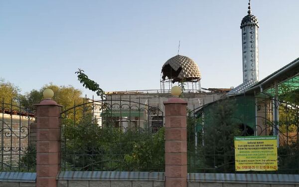Как сообщили в МЧС, мечеть расположена по улице Овчарова, ее площадь — 300 квадратных метров, она сгорела полностью - Sputnik Кыргызстан