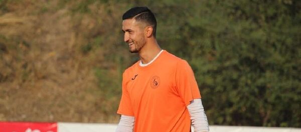 Вратарь бишкекского футбольного клуба Алга Руслан Джаныбеков на тренировке Вратарь бишкекского футбольного клуба Алга Руслан Джаныбеков на тренировке - Sputnik Кыргызстан