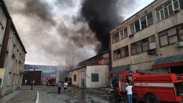 На месте пожара на складе в восточной части Бишкека - Sputnik Кыргызстан