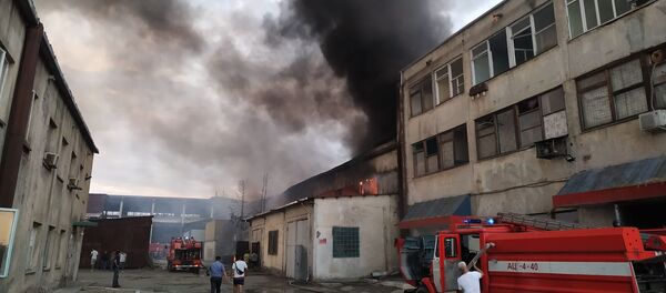 На месте пожара на складе в восточной части Бишкека - Sputnik Кыргызстан