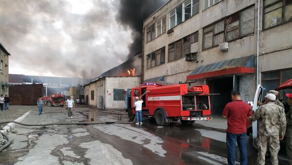 Пожар на складе в восточной части Бишкека - Sputnik Кыргызстан