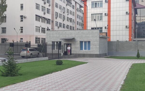 Карамушкина прибыла в суд вместе с адвокатом. Сам процесс проходит в закрытом режиме. - Sputnik Кыргызстан
