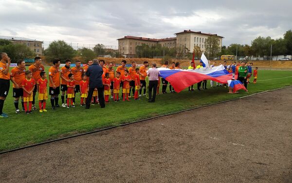 Первый тайм закончился в пользу кыргызстанцев со счетом 2:0 - Sputnik Кыргызстан