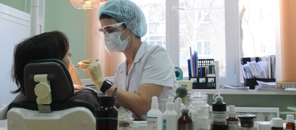 Стоматолог иш учурунда. Архив - Sputnik Кыргызстан