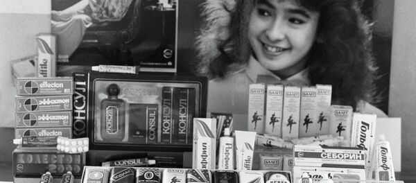 Косметика на прилавке магазина. Архивное фото - Sputnik Кыргызстан