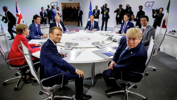 Лидеры стран G7 на заседании во французском Биаррице. 25 августа 2019 года - Sputnik Кыргызстан