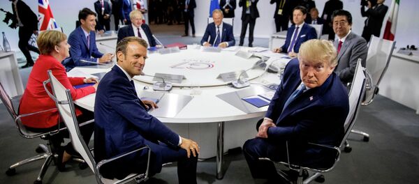 Лидеры стран G7 на заседании во французском Биаррице. 25 августа 2019 года - Sputnik Кыргызстан