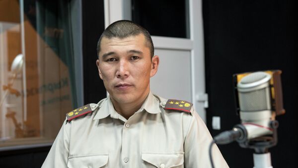 Офицер противопожарной службы МЧС, капитан Асхат Муканов - Sputnik Кыргызстан
