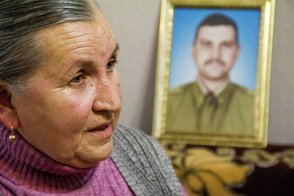 Их подвиг оценили в 1 000 сомов. Горькое видео с матерями погибших в Баткене - Sputnik Кыргызстан