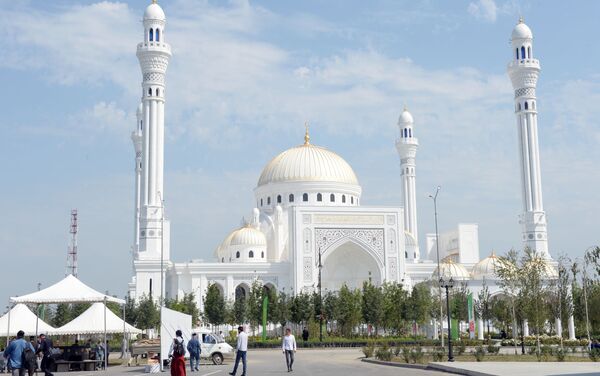 В минувшую пятницу в городе Шали (Чечня, РФ) открылась самая большая мечеть в Европе, которую назвали именем пророка Мухаммеда - Sputnik Кыргызстан