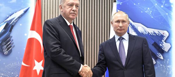 27 августа 2019. Президент РФ Владимир Путин и президент Турции Реджеп Тайип Эрдоган (слева) во время переговоров на полях Международного авиакосмического салона МАКС-2019. - Sputnik Кыргызстан