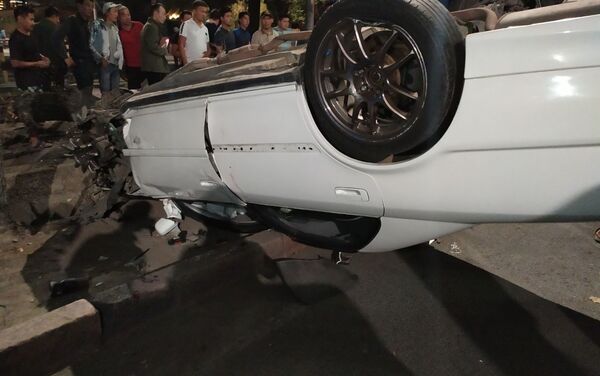 Как сообщили в пресс-службе Управления обеспечения безопасности дорожного движения (УОБДД), авария произошла примерно в 01:12 - Sputnik Кыргызстан