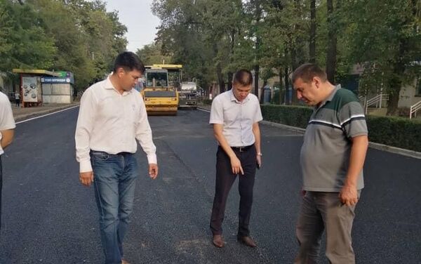 Отрезок улицы от проспекта Манаса до Молодой Гвардии ремонтируется с начала августа.  - Sputnik Кыргызстан