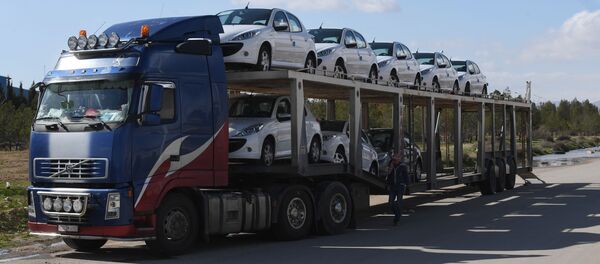 Трал погруженный автомобилями. Архивное фото - Sputnik Кыргызстан