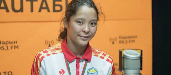 Өспүрүмдөр арасындагы дүйнө чемпионатында күмүш медаль алган Калмира Билимбек кызы. Архив - Sputnik Кыргызстан